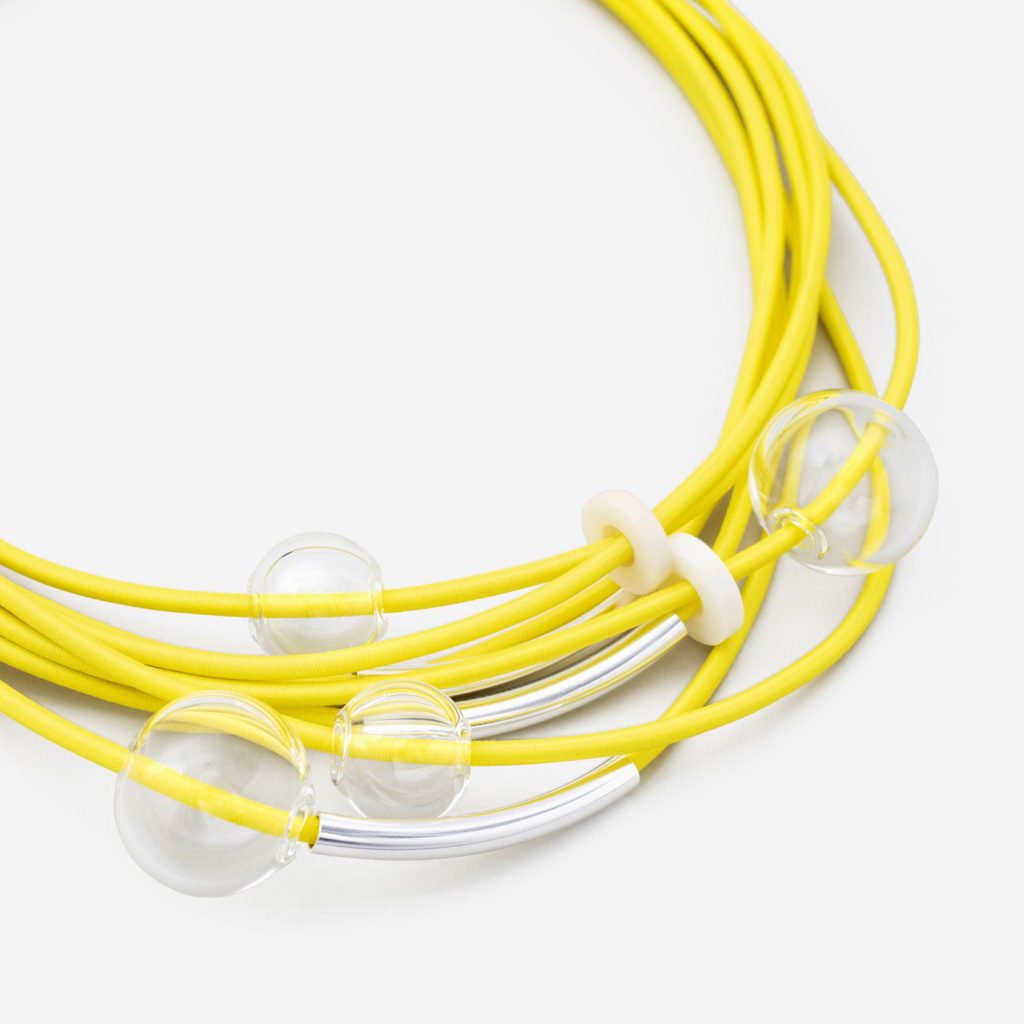 Short necklace yellow strings and crystal balls